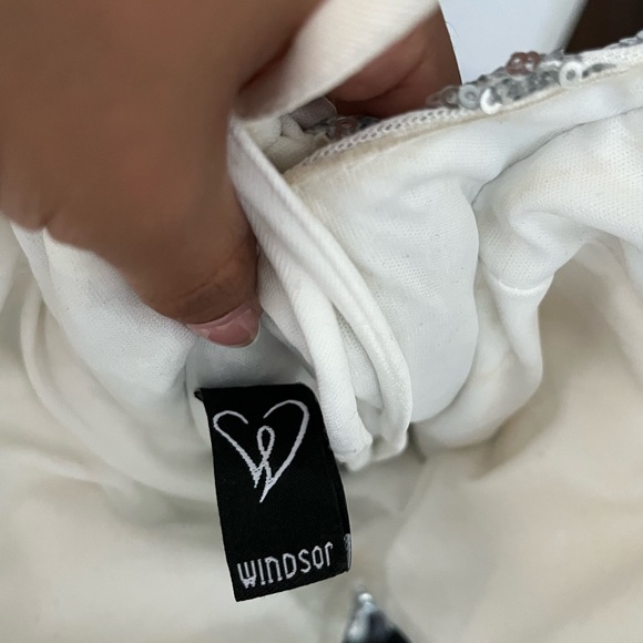 ‼️‼️SOLD DO NOT BUY‼️‼️Silver Windsor short dress - Picture 2 of 2